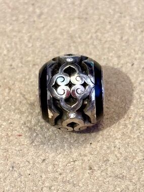 Brighton Sophia bead Pierced scroll design in silver on black enamel Retired